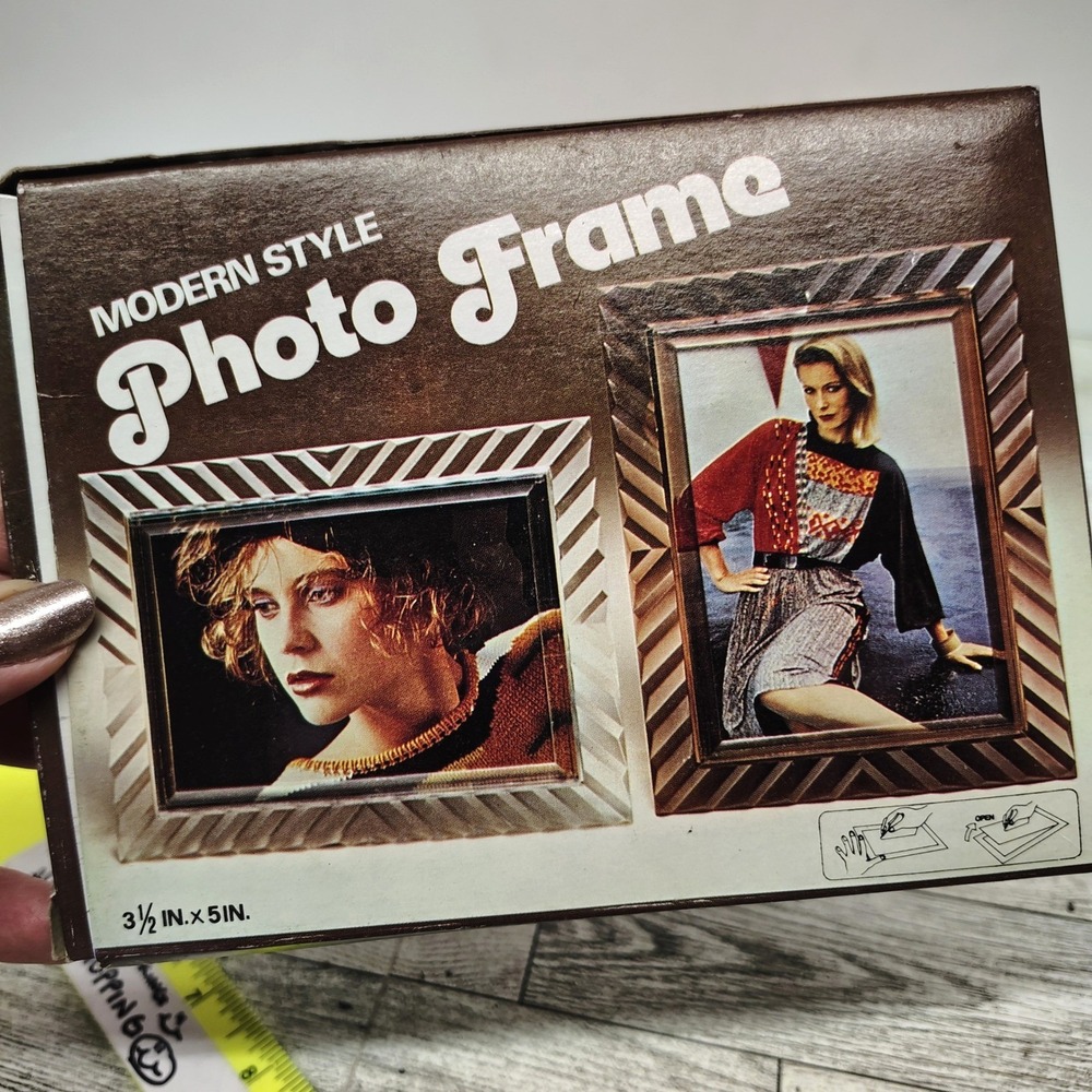1990s Lucite Photo‎ Frame – Clear Geometric Retro Modern Acrylic